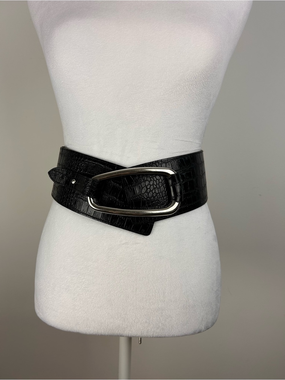 White House Black Market Genuine Leather Croc Stretch Belt S Made USA